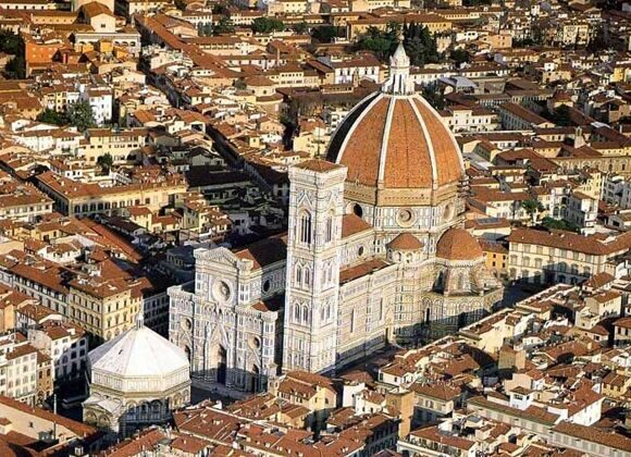 Купол из красного кирпича. Собор Санта-Мария-дель-Фьоре. Флоренция. Италия